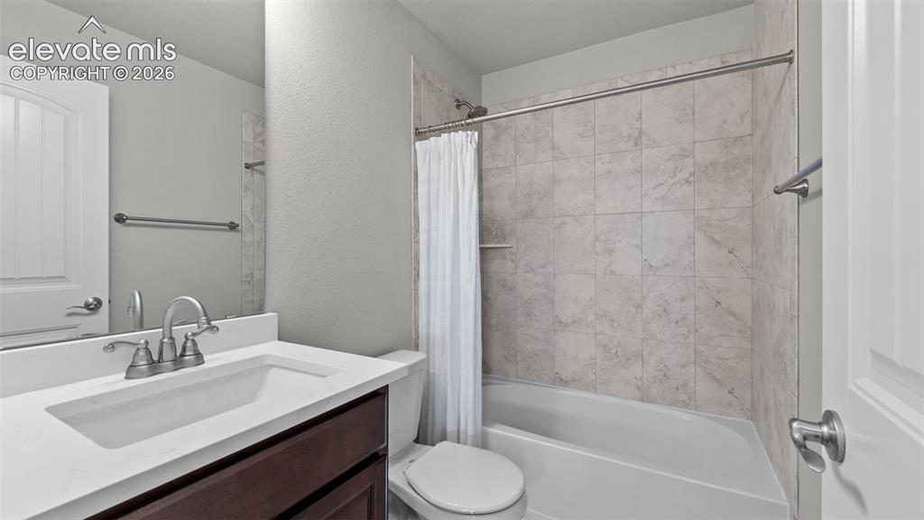 Image 17 of 39: Bathroom