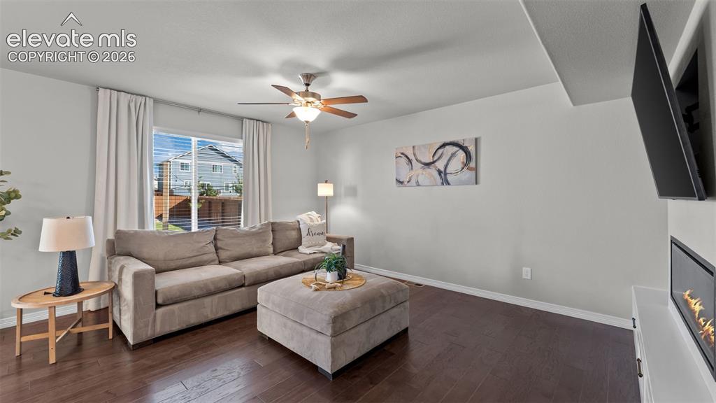 Image 7 of 39: Living Room