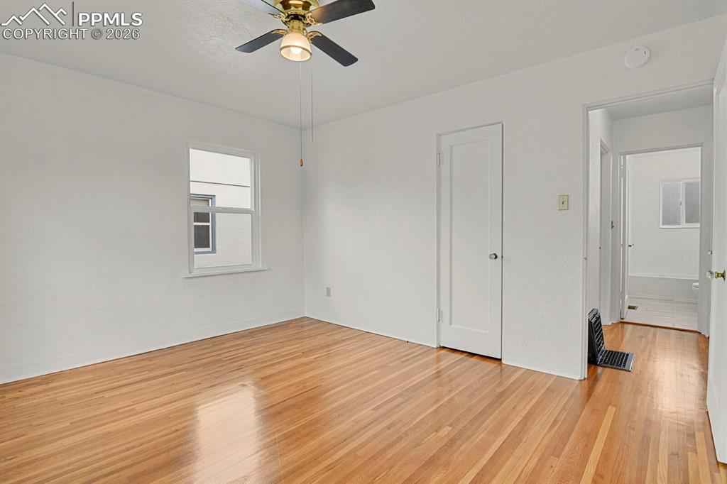 Image 13 of 29: Bedroom