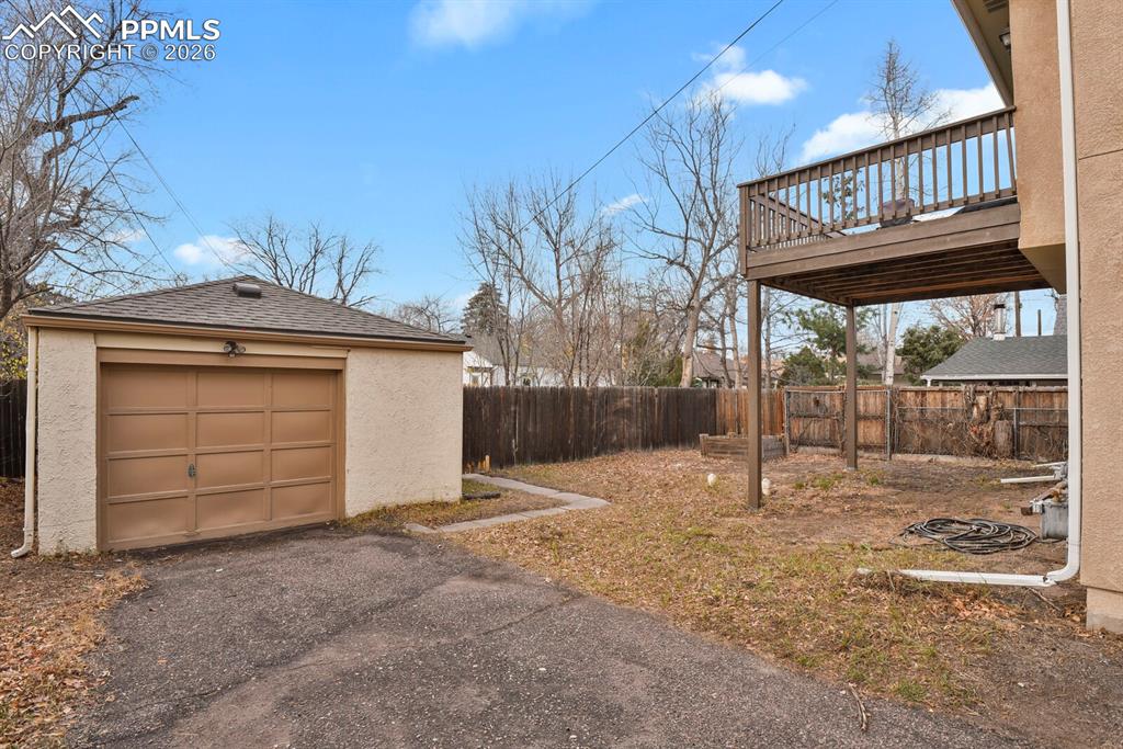 Image 20 of 29: 1 car detached garage