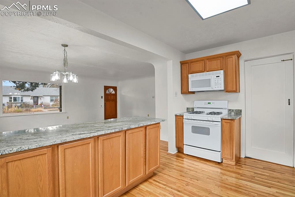 Image 8 of 29: Kitchen