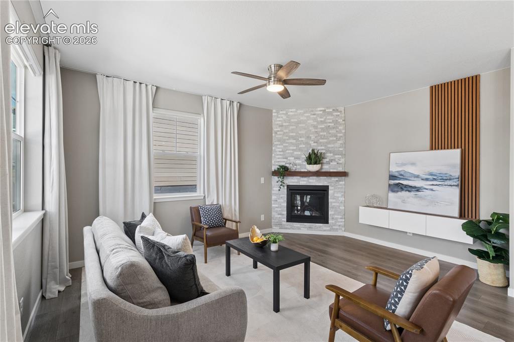 Image 14 of 49: Living Room