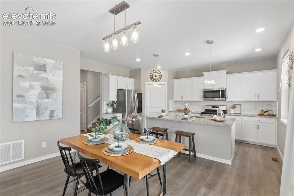 Image 15 of 49: Dining Area