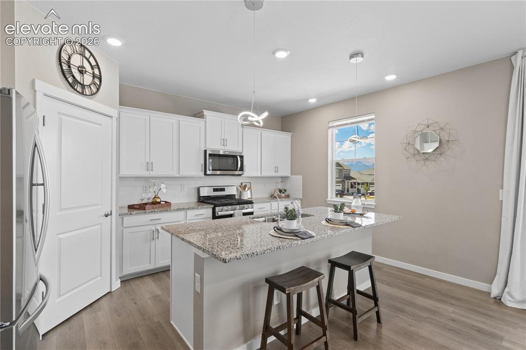 Image 17 of 49: Kitchen