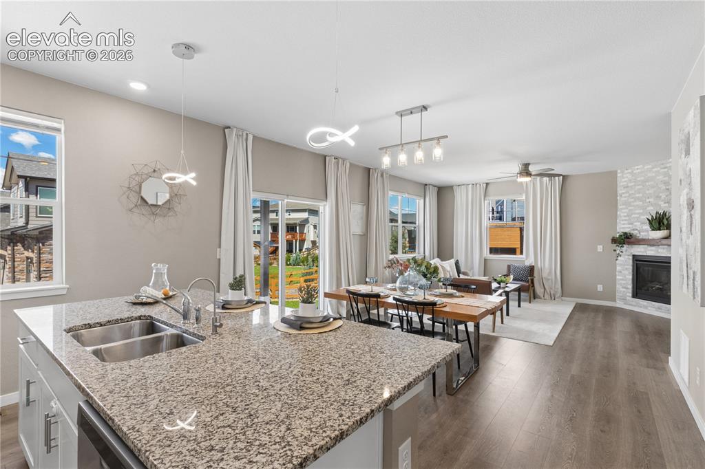 Image 18 of 49: Kitchen