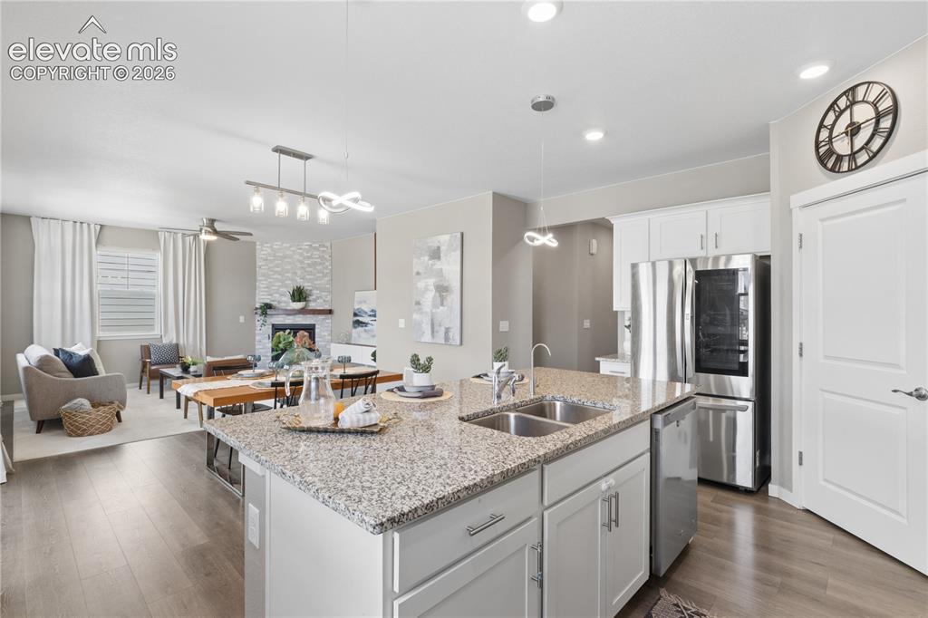 Image 19 of 49: Kitchen