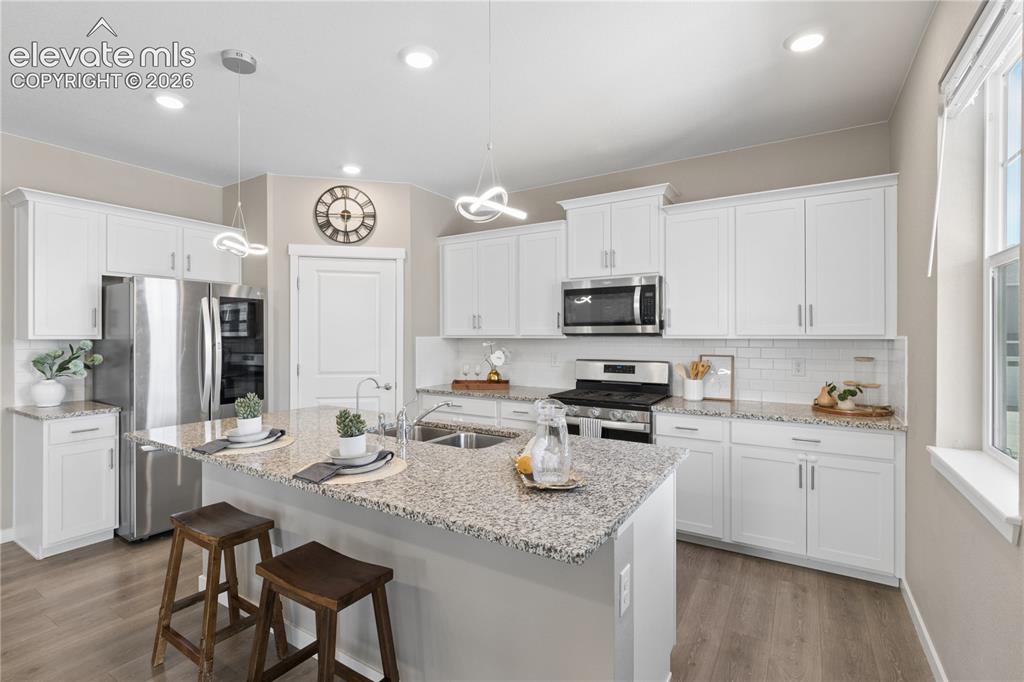 Image 20 of 49: Kitchen