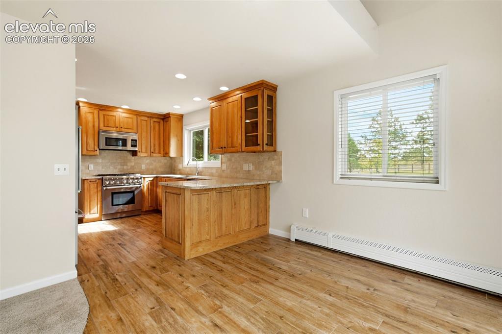 Image 11 of 50: Kitchen