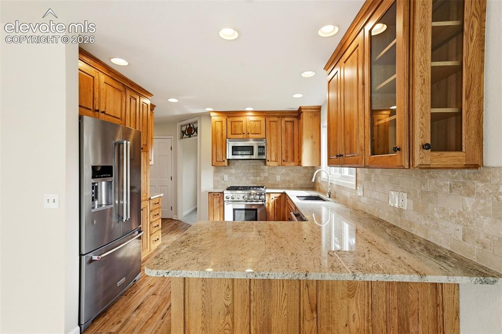 Image 12 of 50: Kitchen