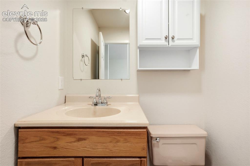 Image 15 of 50: Bathroom