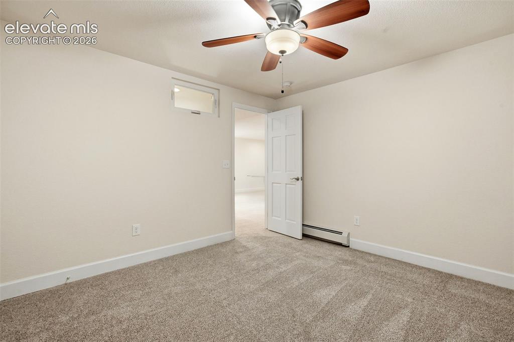 Image 19 of 50: Bedroom