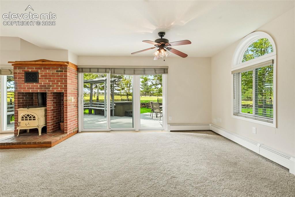 Image 8 of 50: Living Room