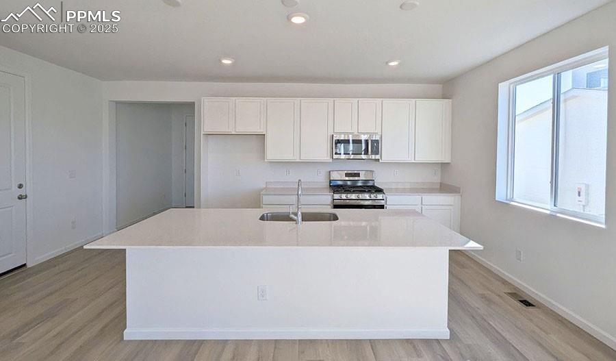 Image 3 of 11: Kitchen