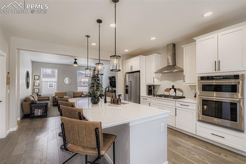 Image 10 of 28: Kitchen