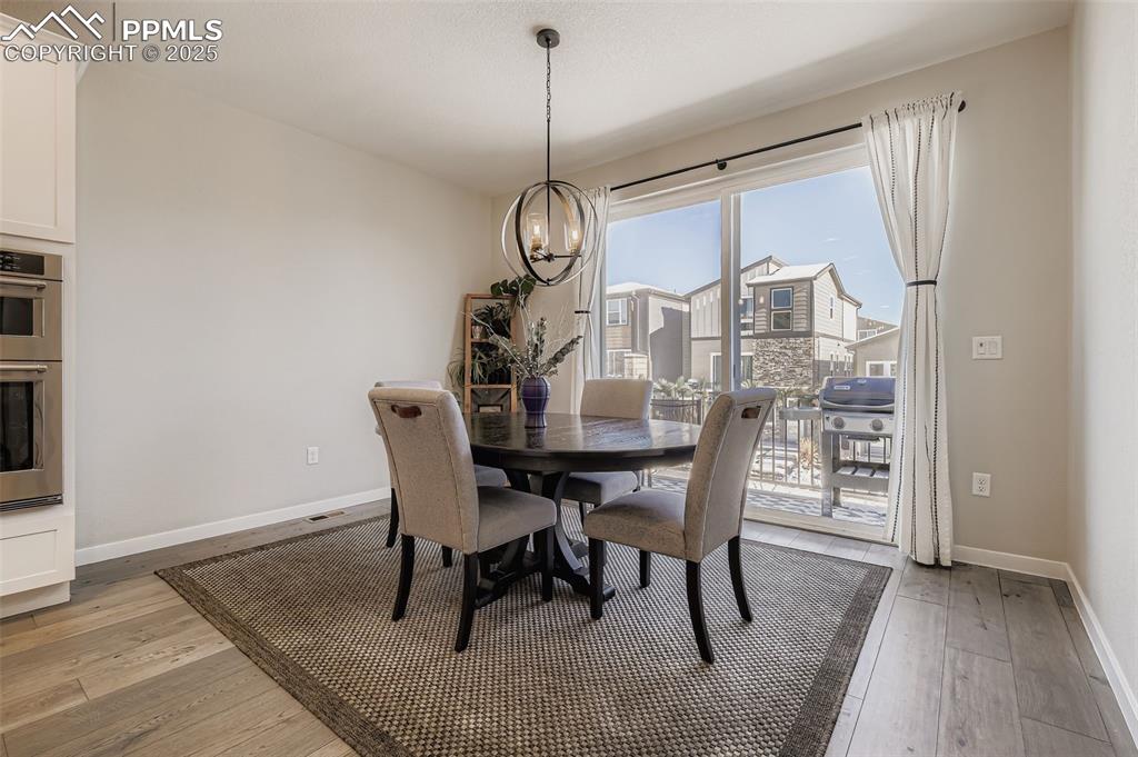 Image 13 of 28: Dining Area