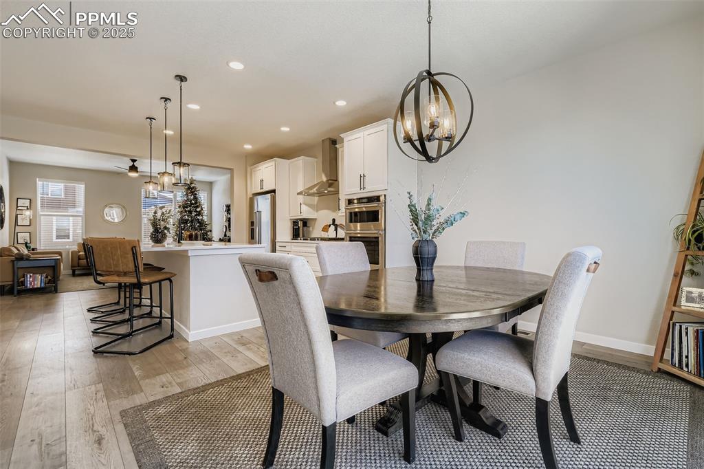 Image 14 of 28: Dining Area