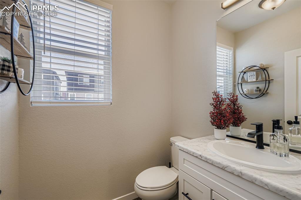 Image 15 of 28: Bathroom