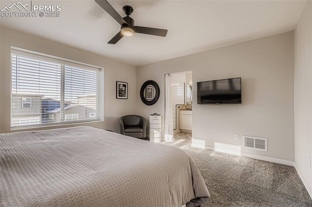 Image 18 of 28: Bedroom