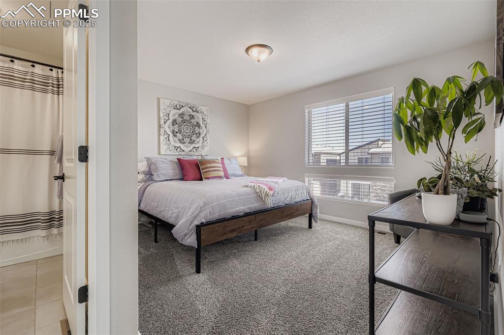 Image 21 of 28: Bedroom