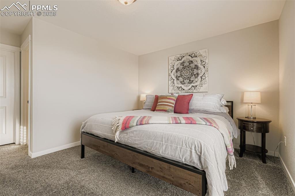 Image 22 of 28: Bedroom