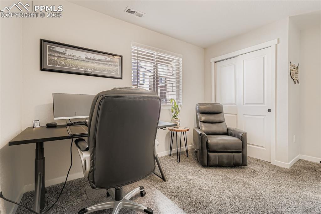 Image 25 of 28: Office