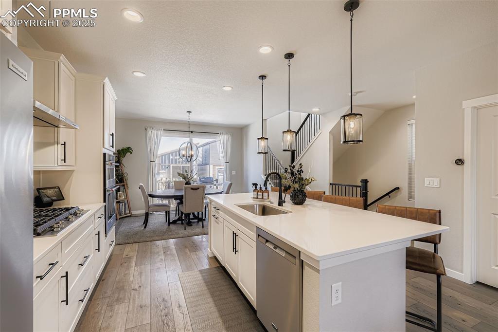 Image 9 of 28: Kitchen