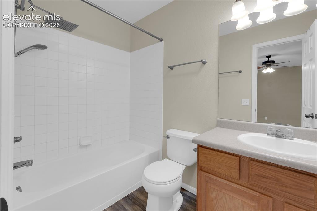 Image 12 of 24: Bathroom