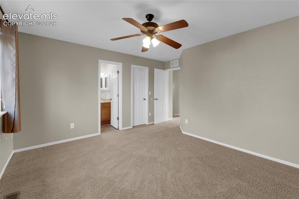 Image 14 of 24: Bedroom