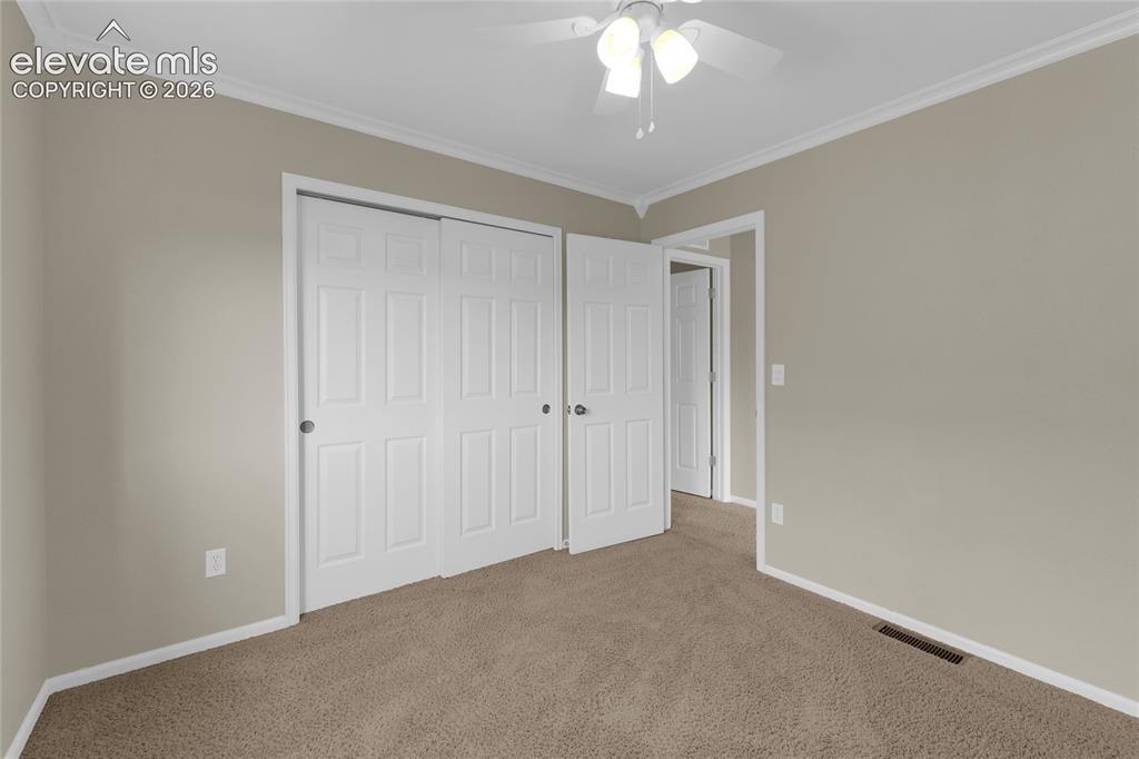 Image 16 of 24: Bedroom