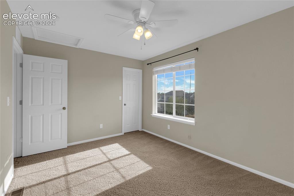 Image 18 of 24: Bedroom