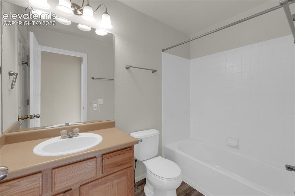 Image 19 of 24: Bathroom