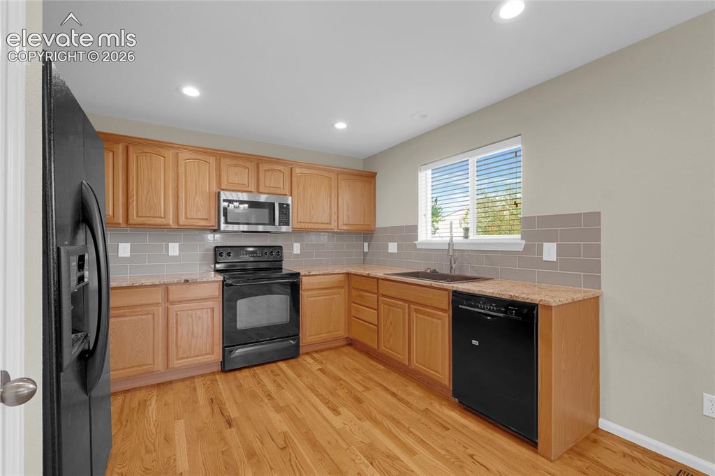 Image 6 of 24: Kitchen