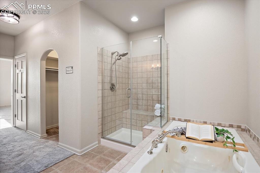 Image 16 of 35: Bathroom