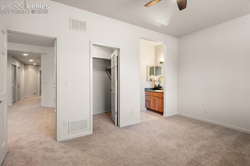 Image 20 of 35: Bedroom