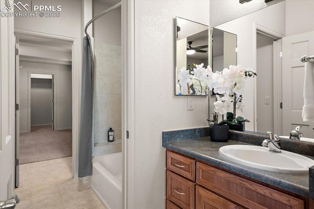 Image 21 of 35: Bathroom