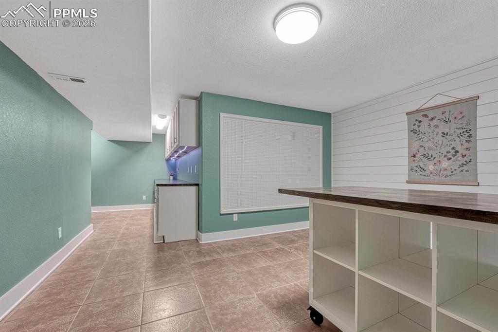 Image 35 of 50: Basement wet bar/kitchenette, great for serving up your favorite drinks or 