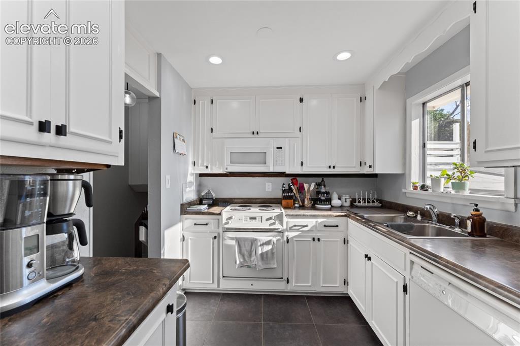 Image 13 of 48: Kitchen