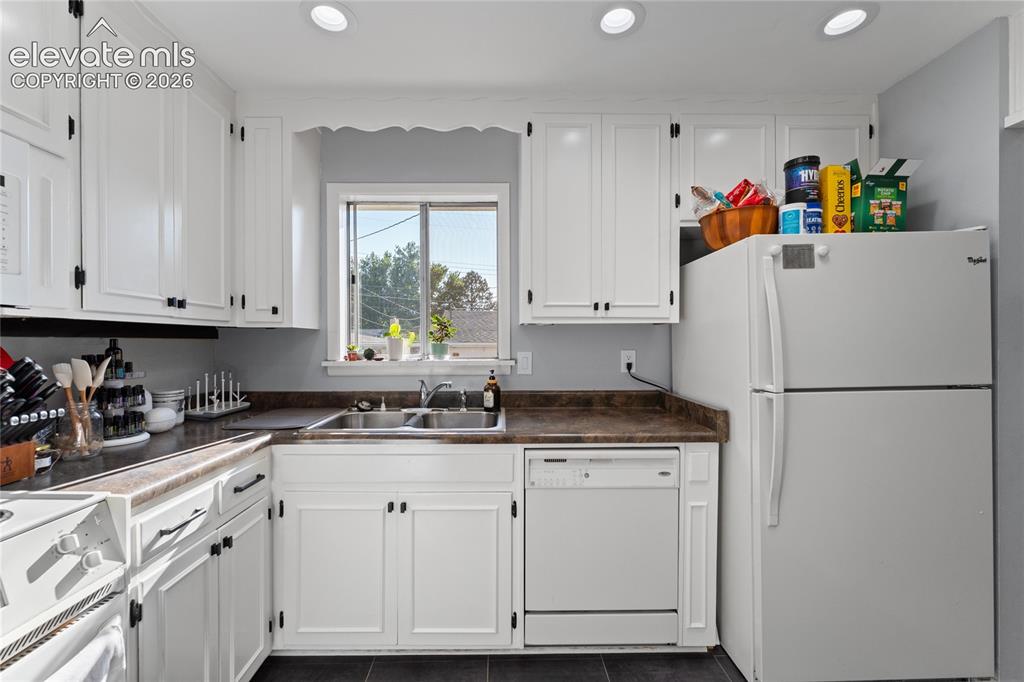 Image 14 of 48: Kitchen