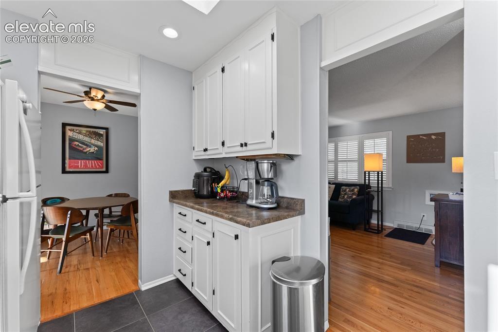 Image 15 of 48: Kitchen