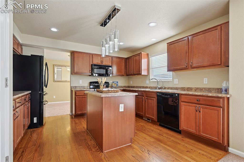 Image 12 of 45: Kitchen