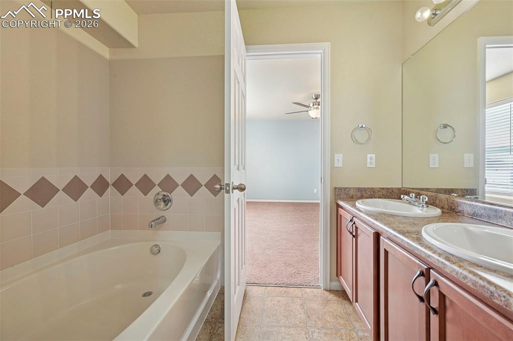 Image 27 of 45: Bathroom