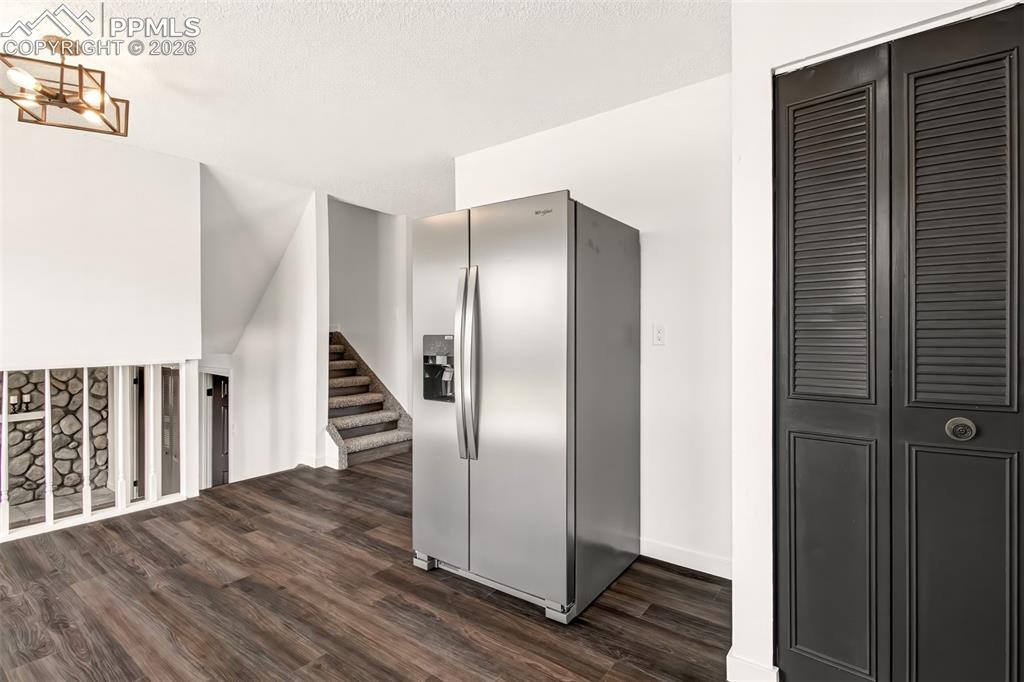 Image 10 of 25: Kitchen