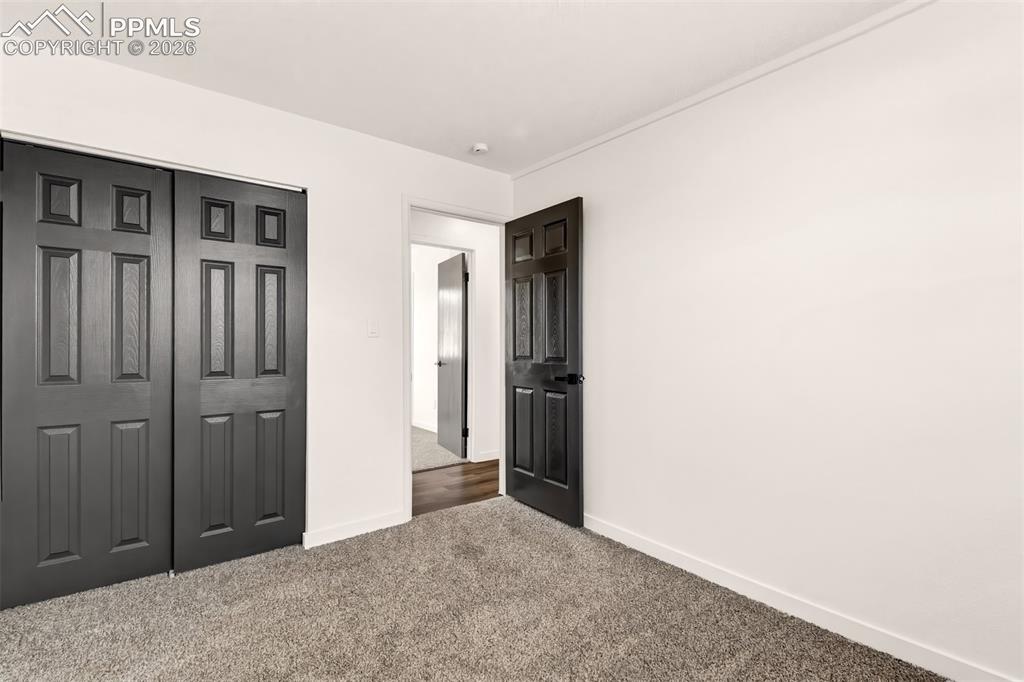 Image 16 of 25: Bedroom
