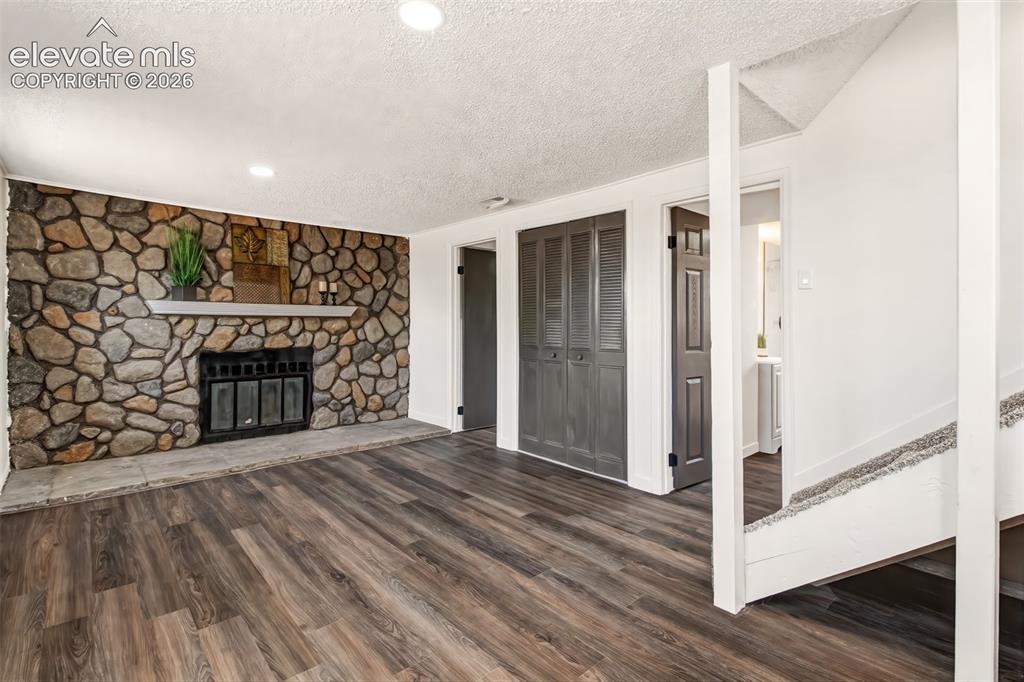 Image 18 of 25: Family Room