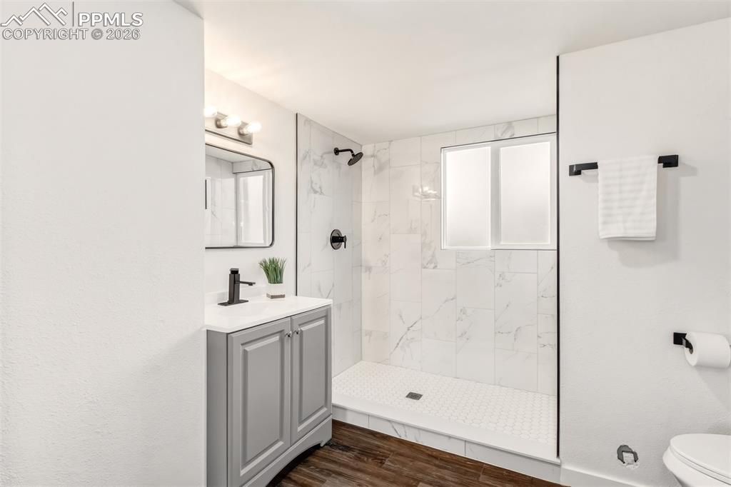 Image 21 of 25: Bathroom
