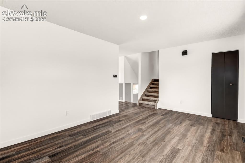 Image 4 of 25: Living Room