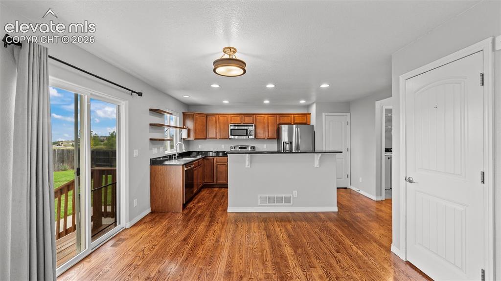 Image 10 of 41: Kitchen