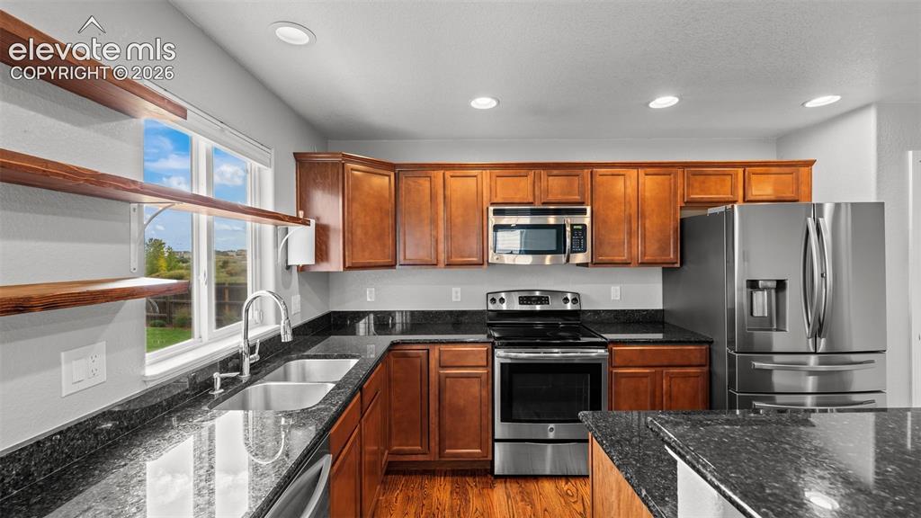 Image 11 of 41: Kitchen