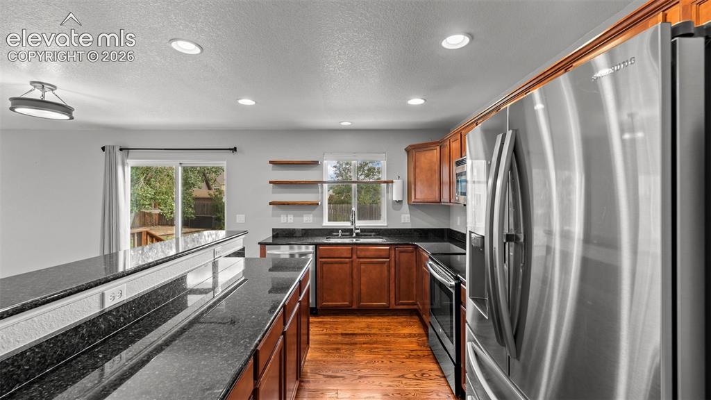 Image 12 of 41: Kitchen
