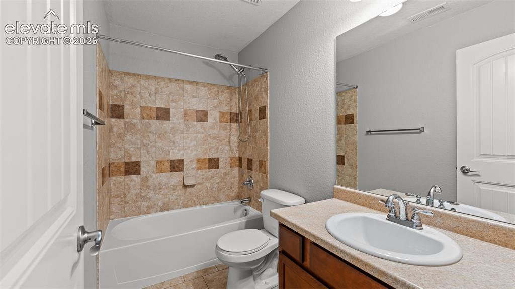 Image 21 of 41: Bathroom